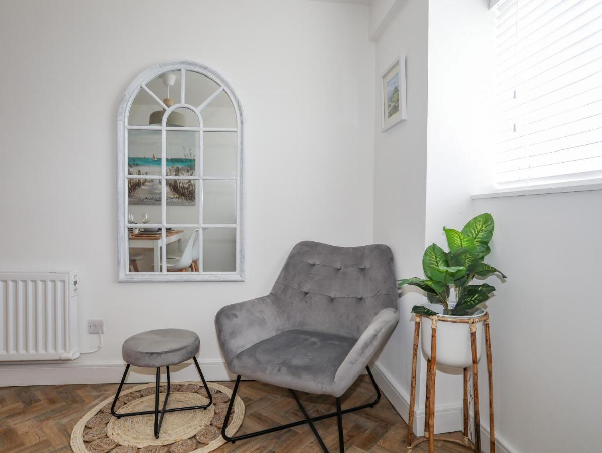 A Mor Apartment Llanfairpwllgwyngyll Bagian luar foto